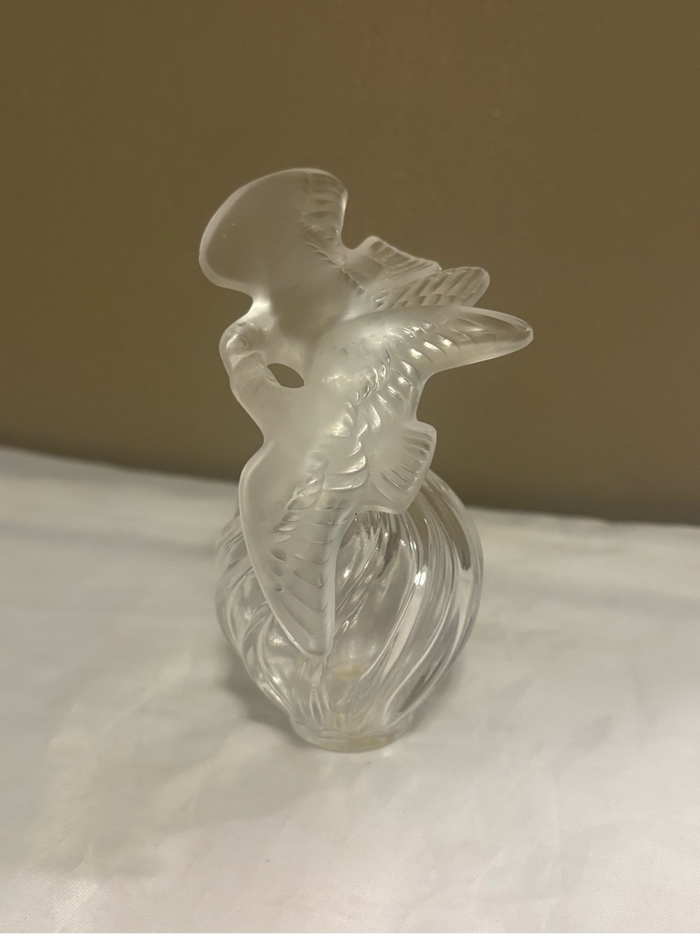 Nina Ricci Lalique Frosted Glass Kissing Doves Perfume Bottle